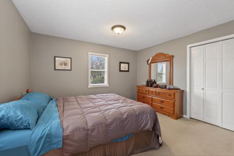 1633 10th Avenue S Fargo ND 58103