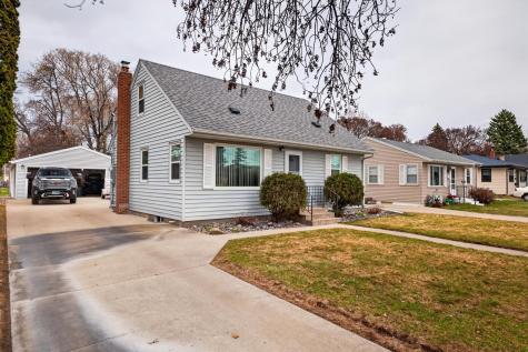 1633 10th Avenue S Fargo ND 58103