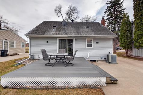 1633 10th Avenue S Fargo ND 58103