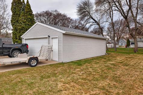 1633 10th Avenue S Fargo ND 58103