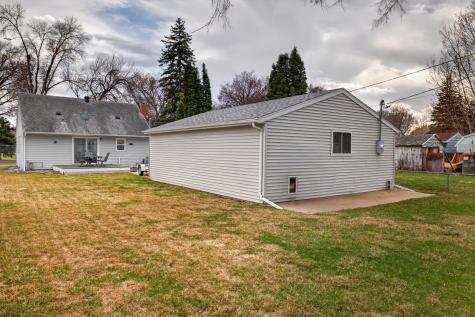 1633 10th Avenue S Fargo ND 58103