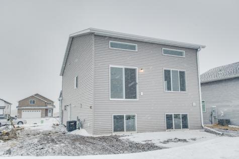 2516 38th Avenue S Moorhead MN 56560