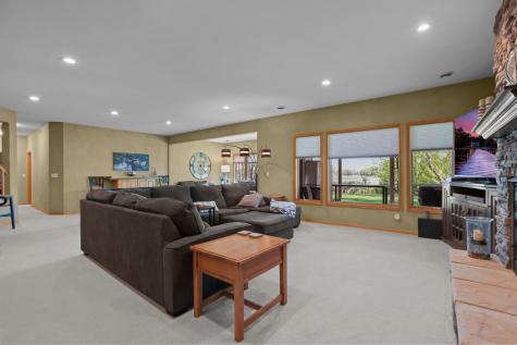 8156 9th Street Place N Oakdale MN 55128