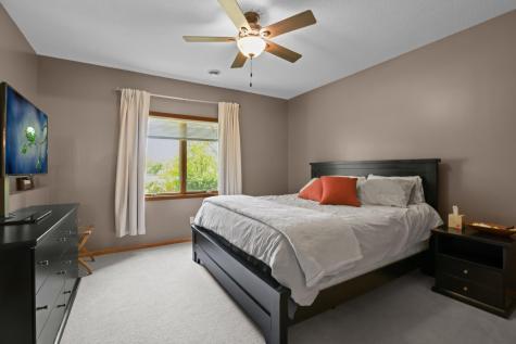 8156 9th Street Place N Oakdale MN 55128