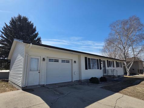 2713 4th Avenue S Moorhead MN 56560