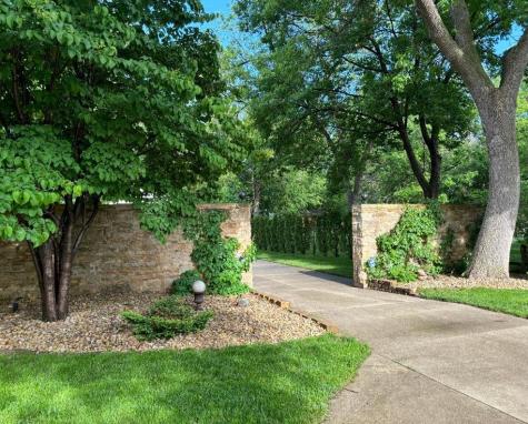 1128 Carney Avenue Mankato MN 56001