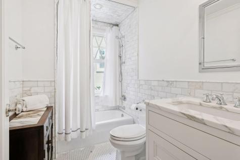 2225 E Lake Of The Isles Parkway Minneapolis MN 55405