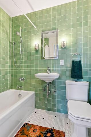 2225 E Lake Of The Isles Parkway Minneapolis MN 55405