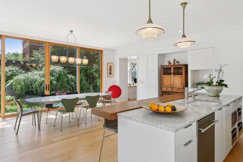 2225 E Lake Of The Isles Parkway Minneapolis MN 55405