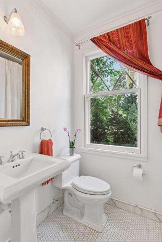 2225 E Lake Of The Isles Parkway Minneapolis MN 55405