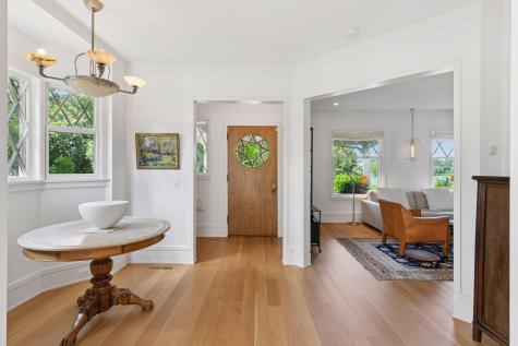 2225 E Lake Of The Isles Parkway Minneapolis MN 55405