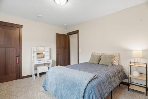 9112 Hamlet Avenue S Cottage Grove MN 55016
