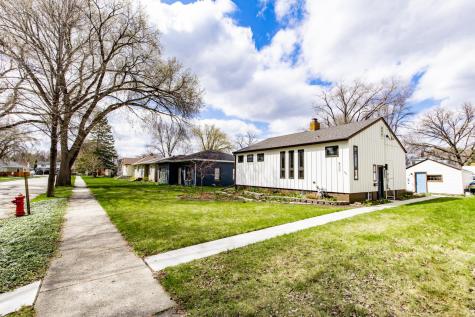 433 Elmwood Avenue S Fargo ND 58103