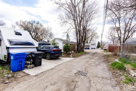 433 Elmwood Avenue S Fargo ND 58103