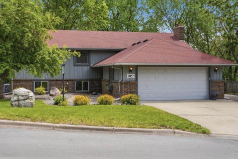 9137 Forest Hills Circle Bloomington MN 55437
