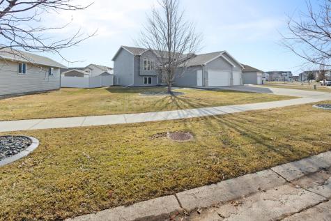 4512 44th Street S Fargo ND 58104