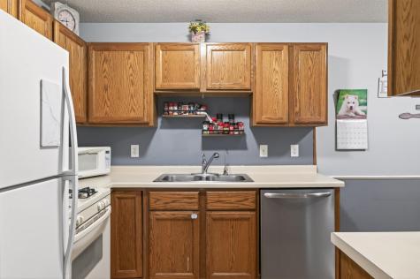 4841 Helena Road N Oakdale MN 55128