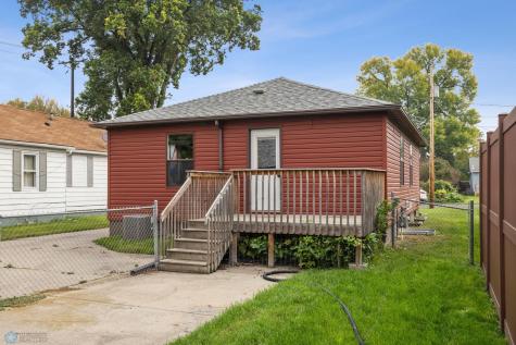 221 15th Street N Moorhead MN 56560