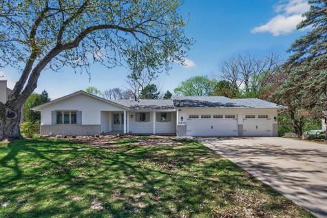 5400 Malibu Drive Edina MN 55436