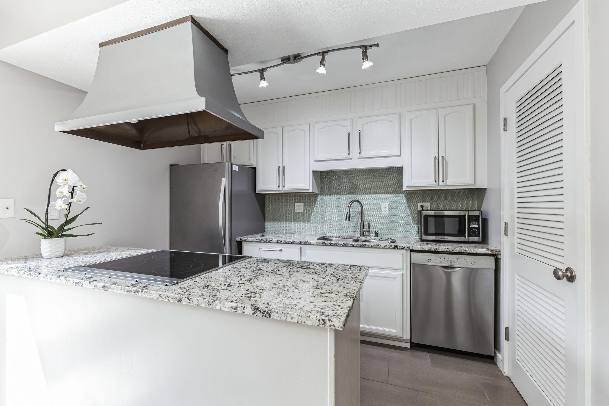 6375 Barrie Road Edina MN 55435