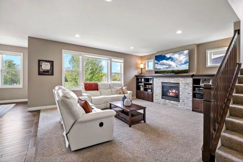 17197 Hollyhock Court Lakeville MN 55044