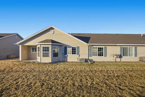 334 30th Street N Moorhead MN 56560