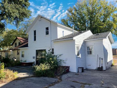 18 S Spring Avenue Springfield MN 56087
