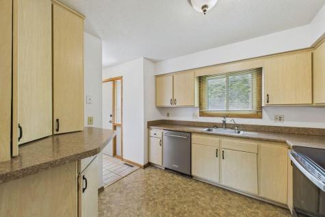 1541 S Bavarian Pass Fridley MN 55432
