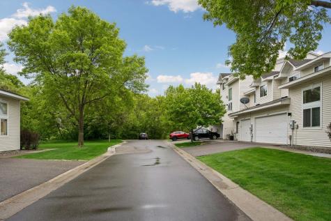 9004 Sawgrass Glen Maple Grove MN 55311