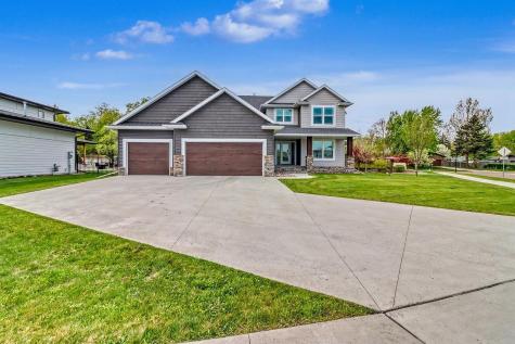 3521 Grandwood Drive N Fargo ND 58102