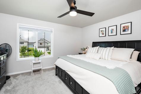 8040 Goldfinch Drive Horace ND 58047