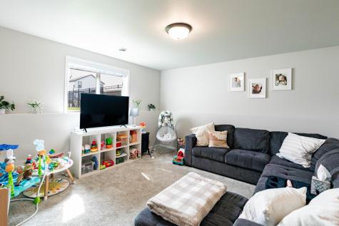 8040 Goldfinch Drive Horace ND 58047