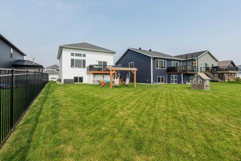 8040 Goldfinch Drive Horace ND 58047