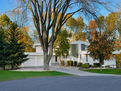 317 Meadow Woods Drive Mankato MN 56001