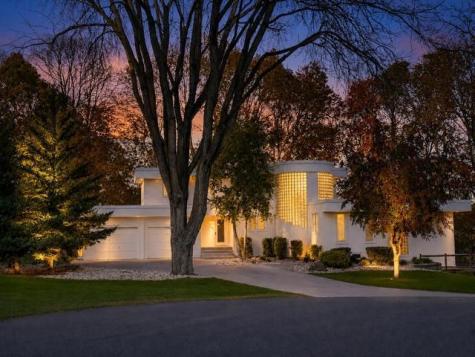 317 Meadow Woods Drive Mankato MN 56001