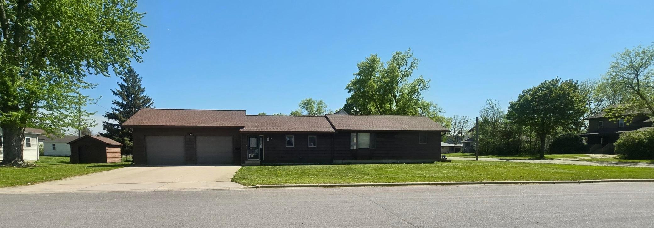 613 E Walnut Avenue Olivia MN 56277