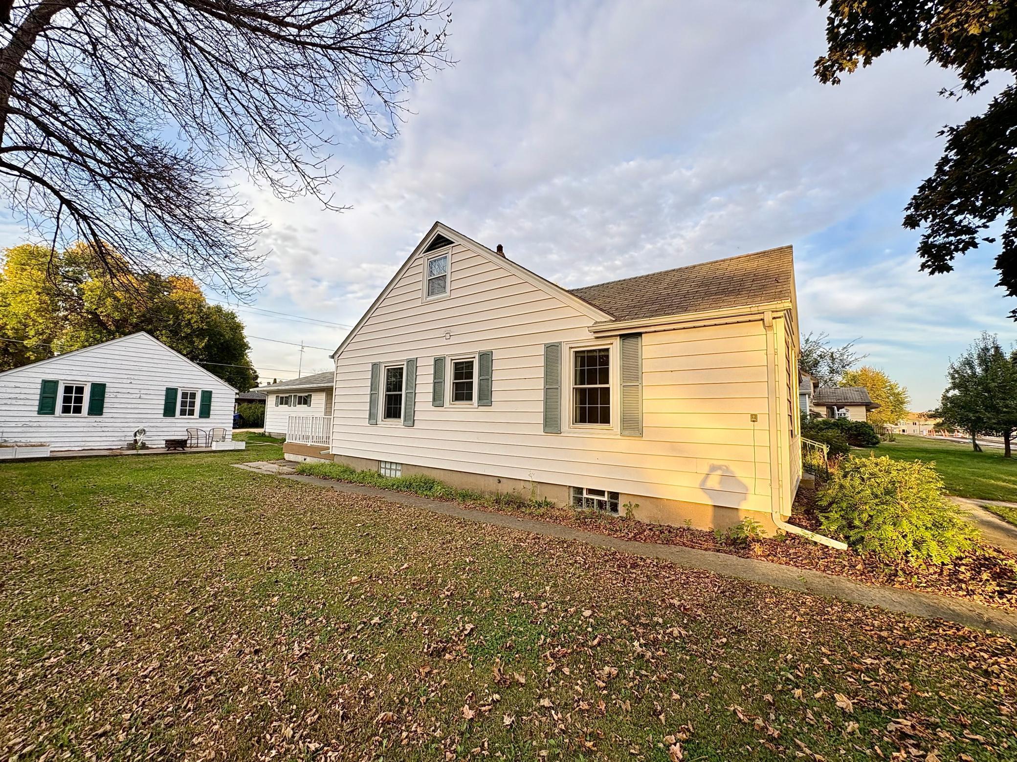 429 E Rooney Avenue Appleton MN 56208