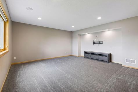 5614 105th Avenue N Brooklyn Park MN 55443