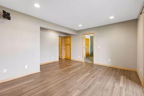 5614 105th Avenue N Brooklyn Park MN 55443