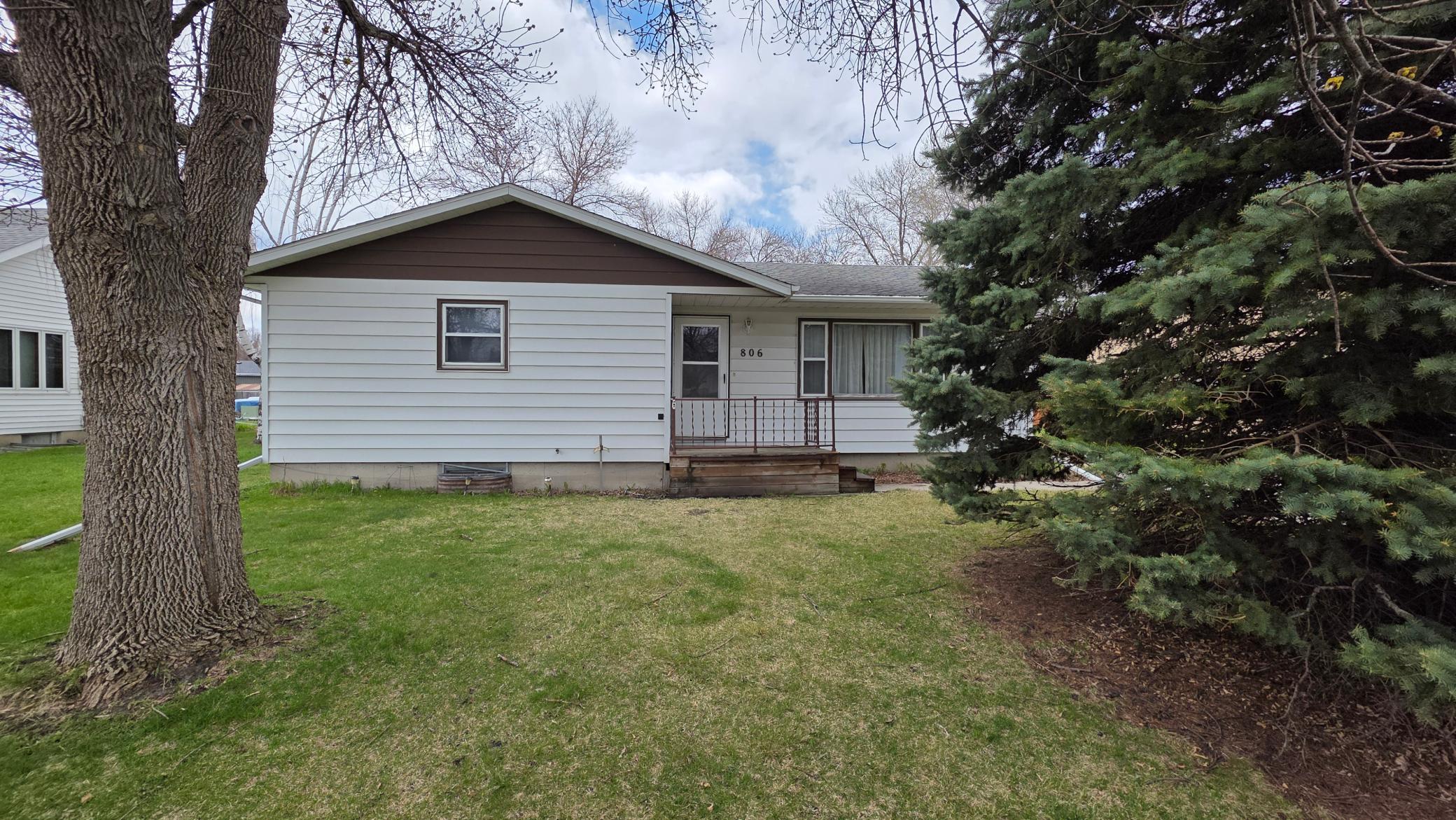 806 N 29 Street N Fargo ND 58102