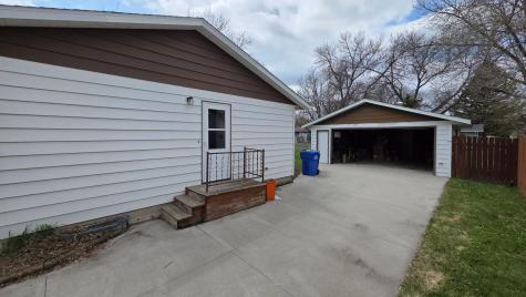 806 N 29 Street N Fargo ND 58102