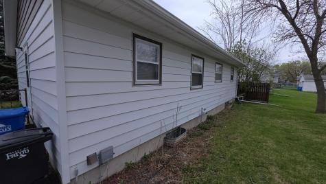 806 N 29 Street N Fargo ND 58102