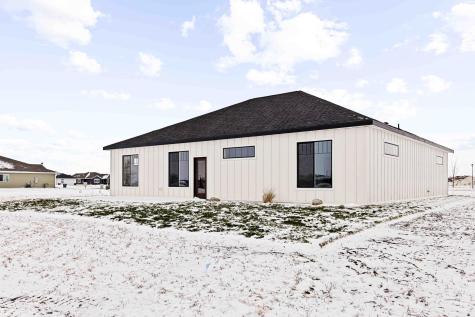 215 Emma Court Mapleton ND 58059