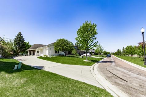 2516 Rose Creek Parkway S Fargo ND 58104