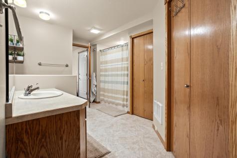 3737 Harrison Street S Fargo ND 58104