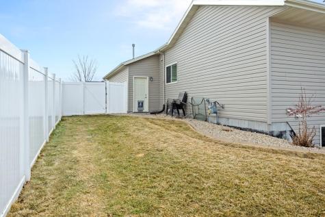 3737 Harrison Street S Fargo ND 58104