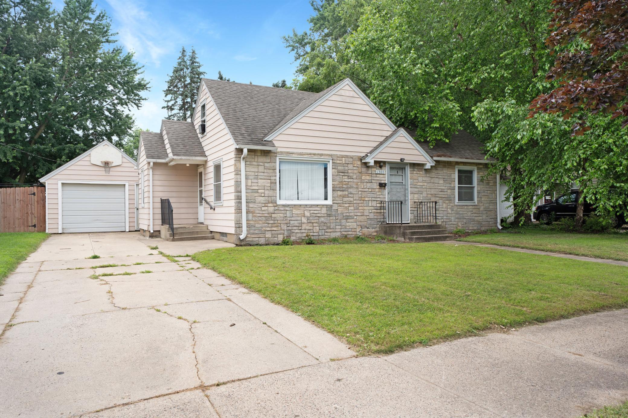 1307 2nd Avenue SW Austin MN 55912