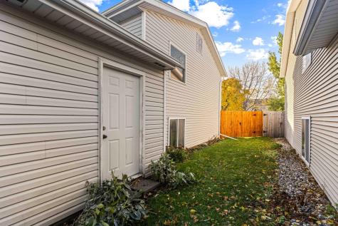 4836 9th Avenue S Fargo ND 58103