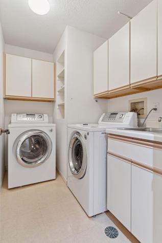 1201 Yale Place Minneapolis MN 55403