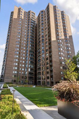 1201 Yale Place Minneapolis MN 55403